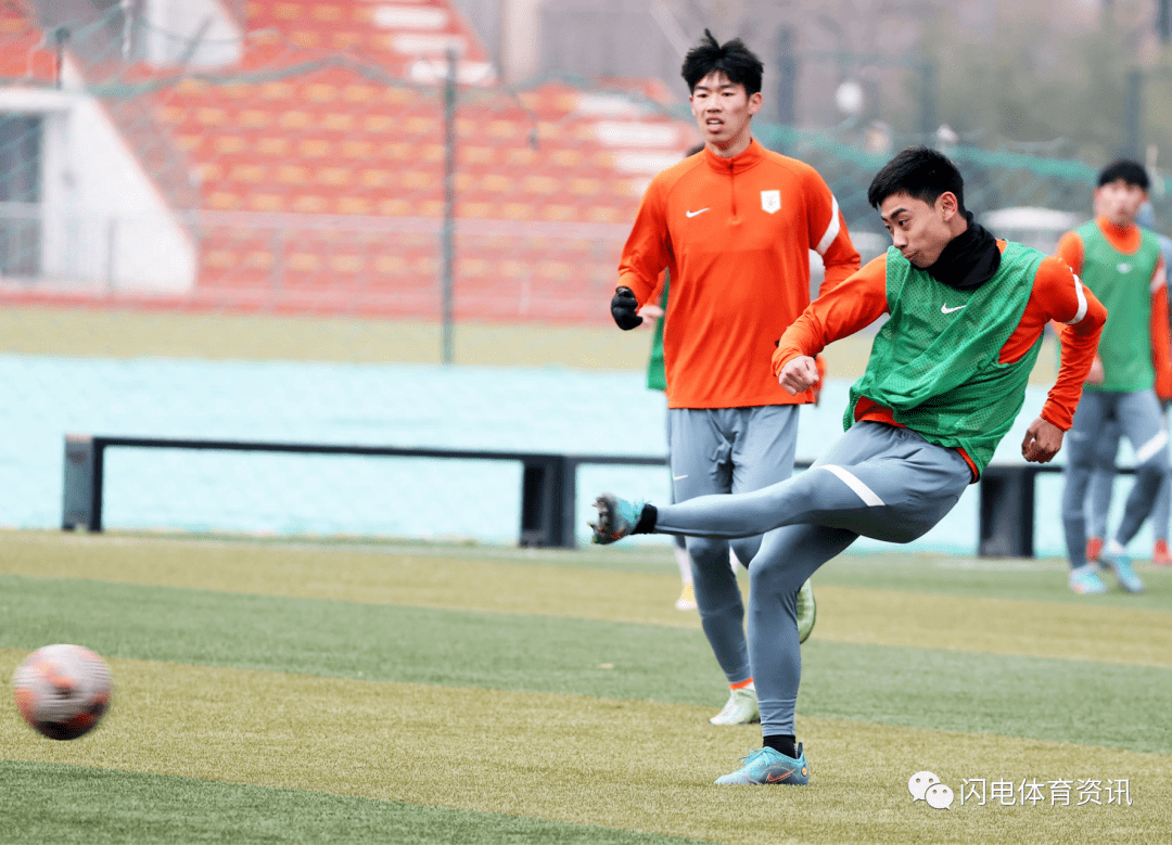 HTH SPORTS中国关于田径杯赛，岭东闪电队与蓬莱玄武队强势反弹，体能对抗拉满！精神属性拉满的信息